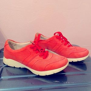 Women sneakers Size 39. Wore once.